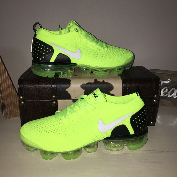 neon vapormax womens